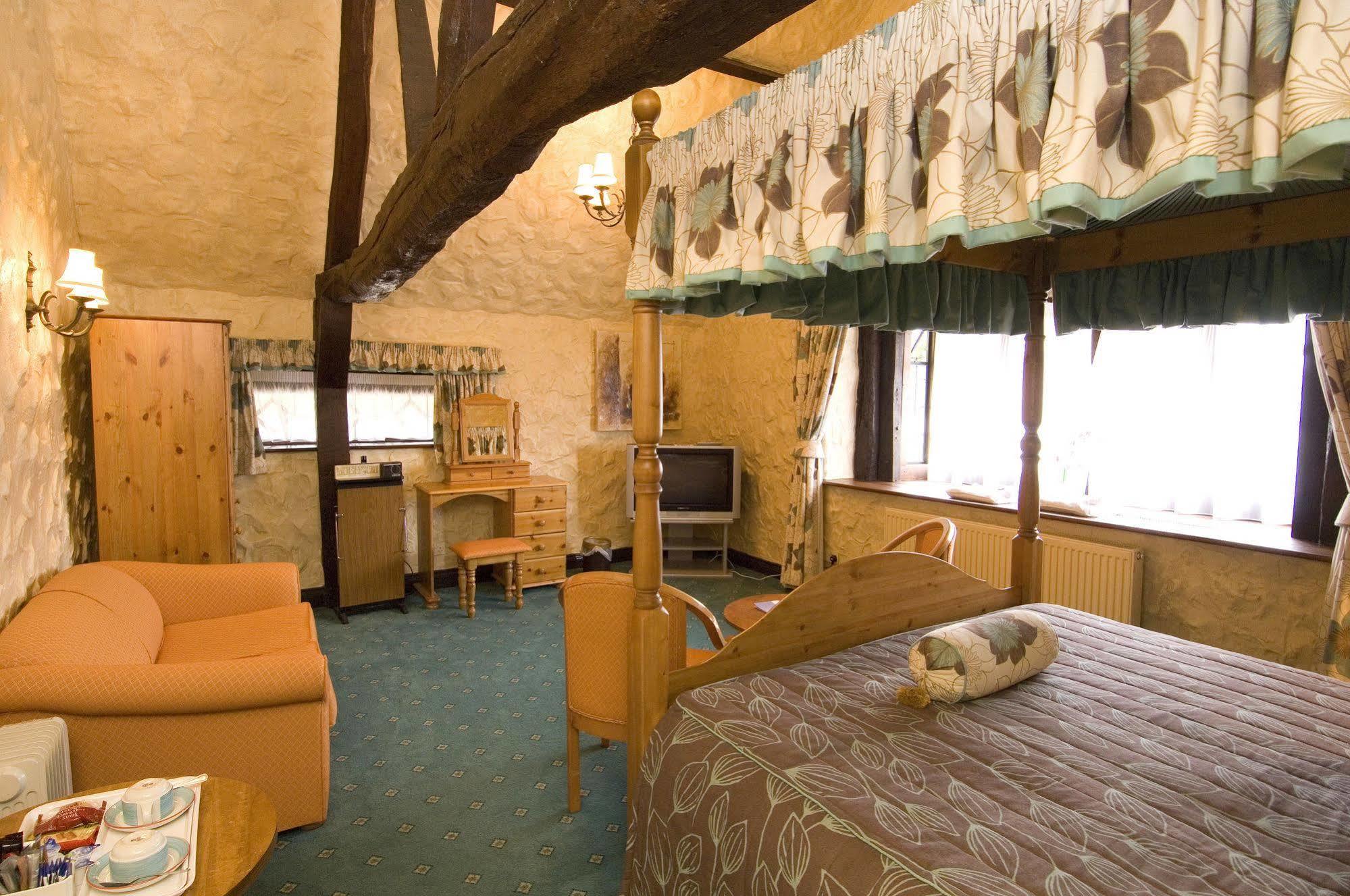 The Horseshoe Inn Herstmonceux Bagian luar foto