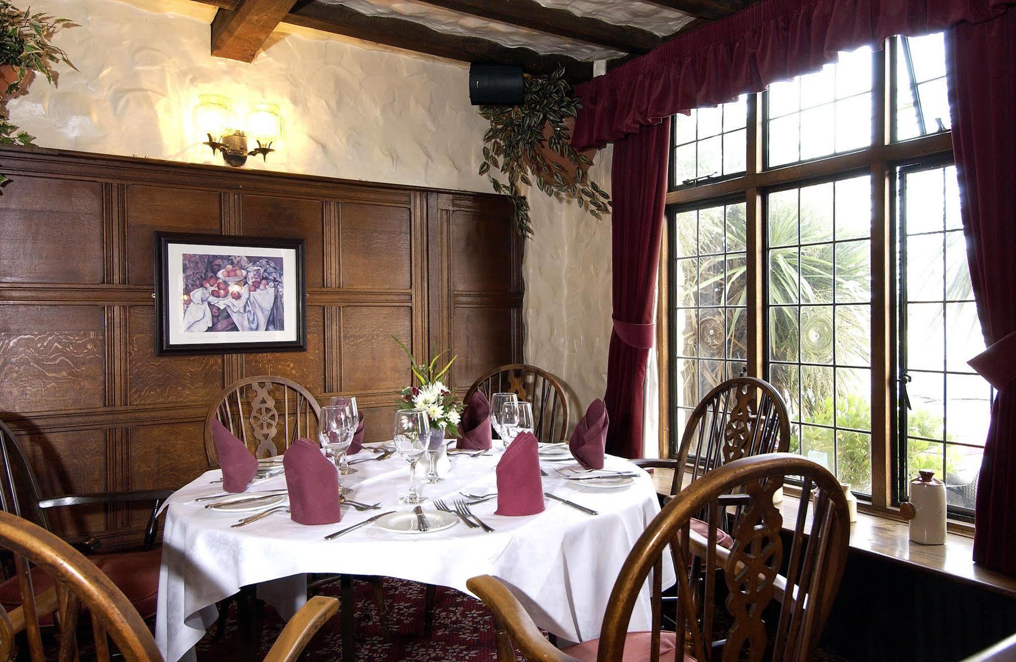 The Horseshoe Inn Herstmonceux Bagian luar foto