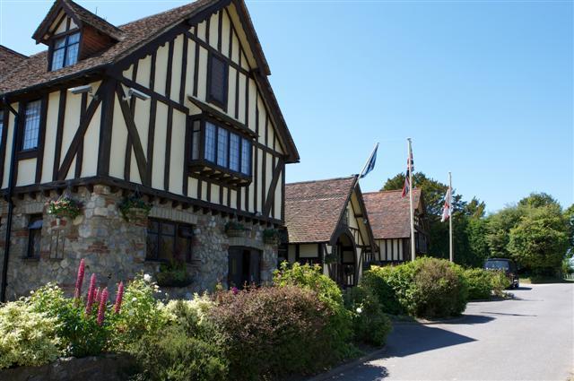 The Horseshoe Inn Herstmonceux Bagian luar foto